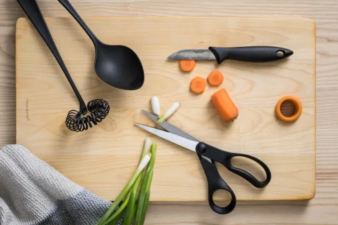 Fiskars - Universalsaks - Sort - Essential - 21 CM