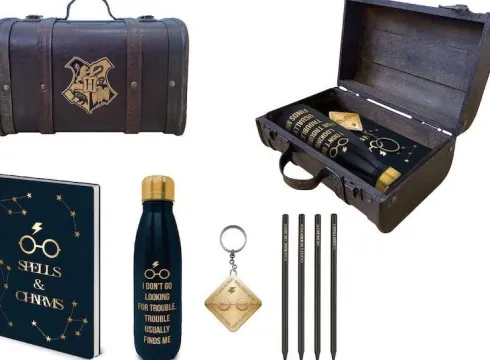 Harry Potter Kuffert Med Nøglering, Drikkedunk, Notesbog Og Blyanter