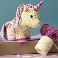 Kreativt Sæt Med Amigurumi - Enhjørning - Regnbuefarver