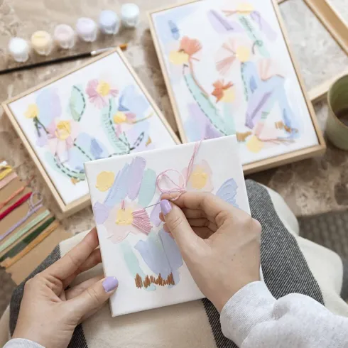 Kreativt Sæt Med Broderi - Billeder - Pastelfarver