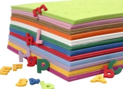 Mosgummibogstaver Og -Tal - H 20 MM - Tykkelse 3 MM - Assorterede Farver - 24 Assorterede Ark