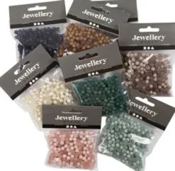 Plastperler - Ø 6 MM - Hulstr. 1,5 MM - Indhold Kan Variere - Assorterede Farver - 8X40 G